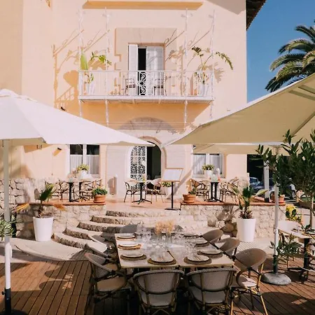 Subur Maritim Szálloda