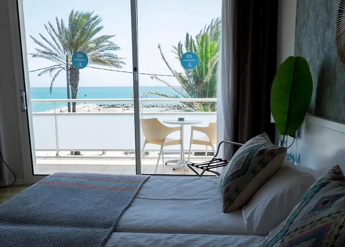 苏布尔酒店 4* 锡切斯